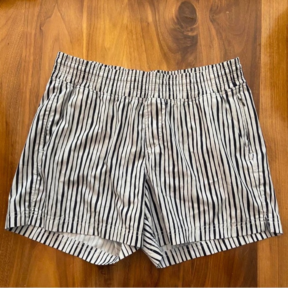 Old Navy Striped Elastic-Waist Women’s Shorts - Black & White